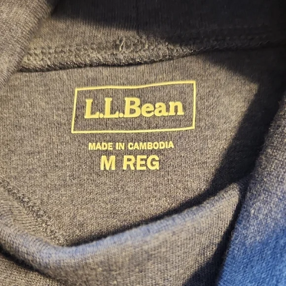 Women's L.L. Bean turtleneck. - Picture 2 of 4